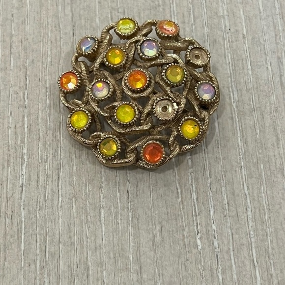 Vintage Thousand Eye Coral Brooch by Sarah Coventry - Picture 3 of 3